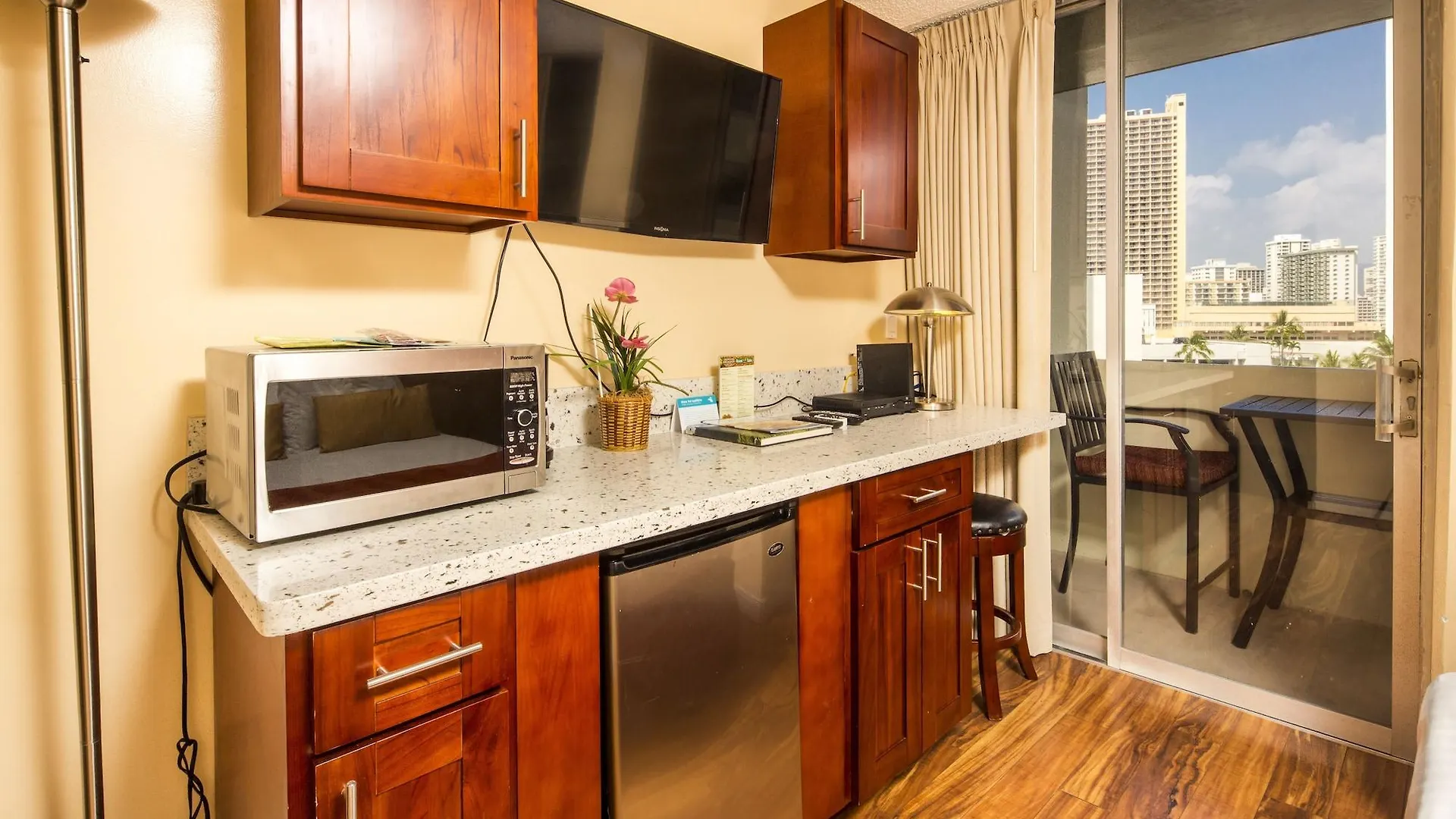 **  Castle At Waikiki Grand Otel Honolulu ABD